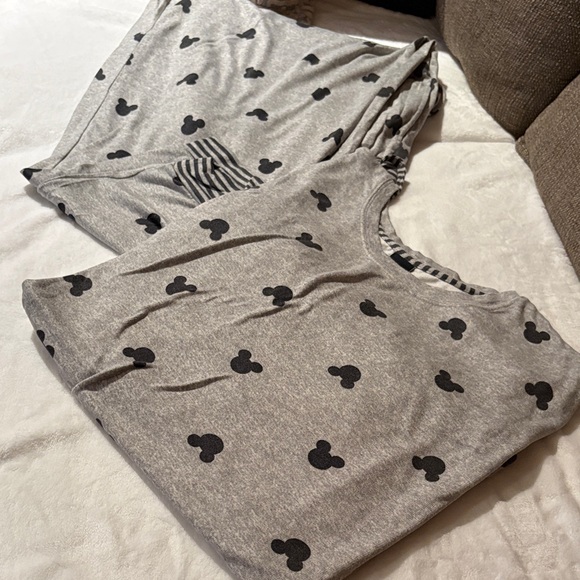 Gray Pajama Women’s Set with Black Mickey Mouse Print BNWOT 3X - Picture 1 of 8